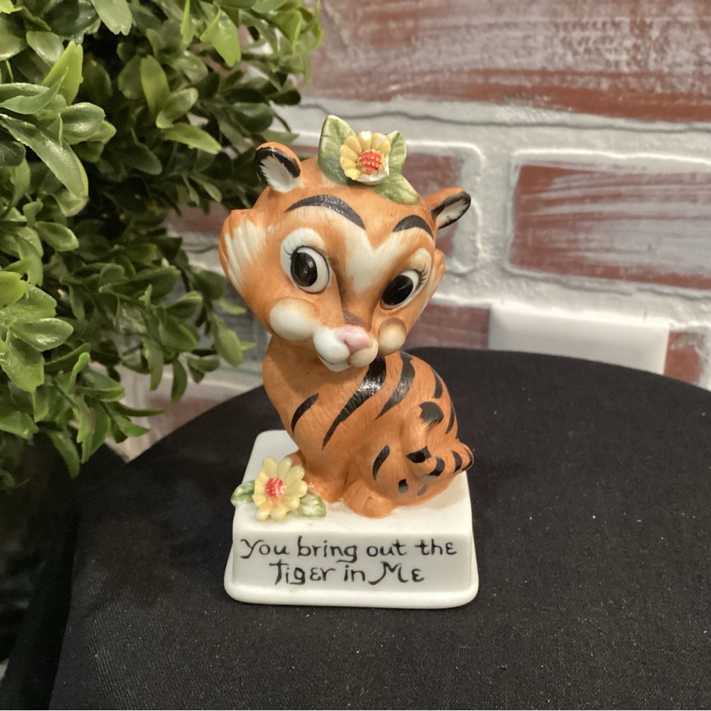 🟠 Vintage - 1974 - George Good Corp - “You bring out the Tiger in Me” - Rare